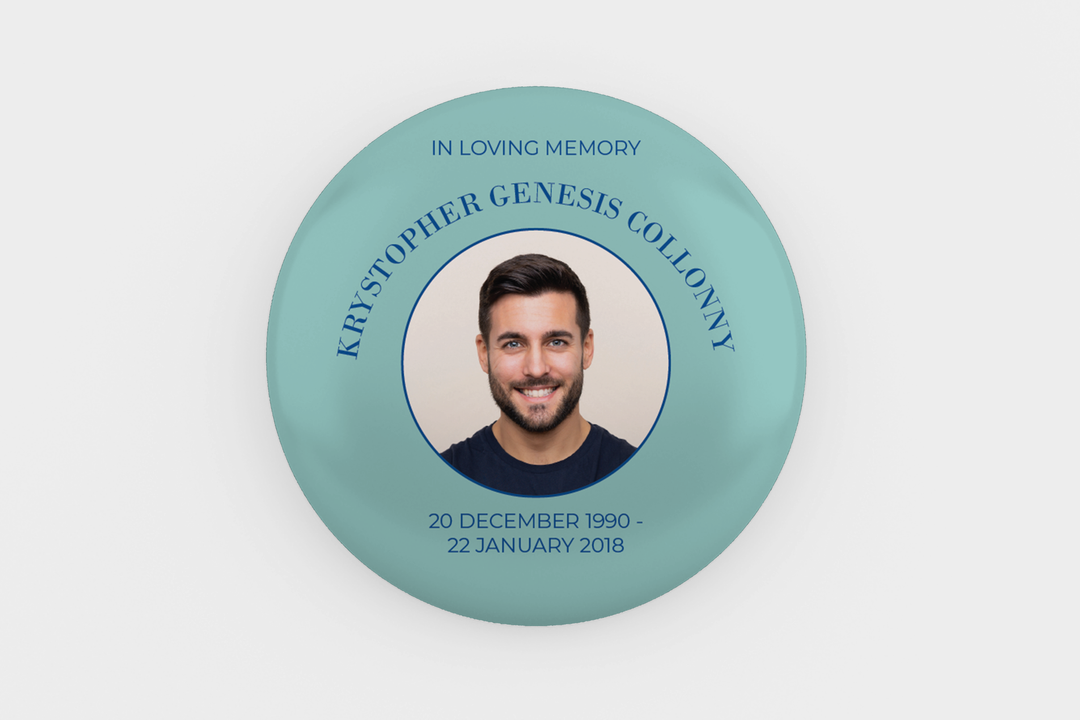 Modello digitale personalizzabile per spilla commemorativa o funebre per onorare l&
