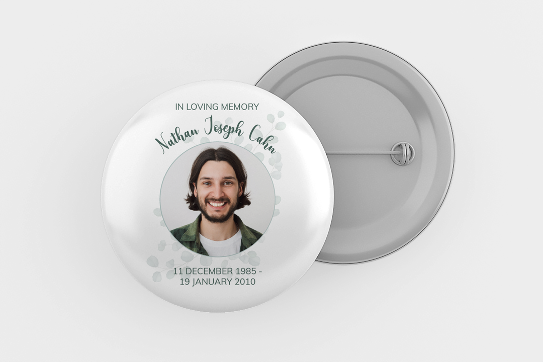 Modello digitale personalizzabile per spilla commemorativa o funebre per onorare l&