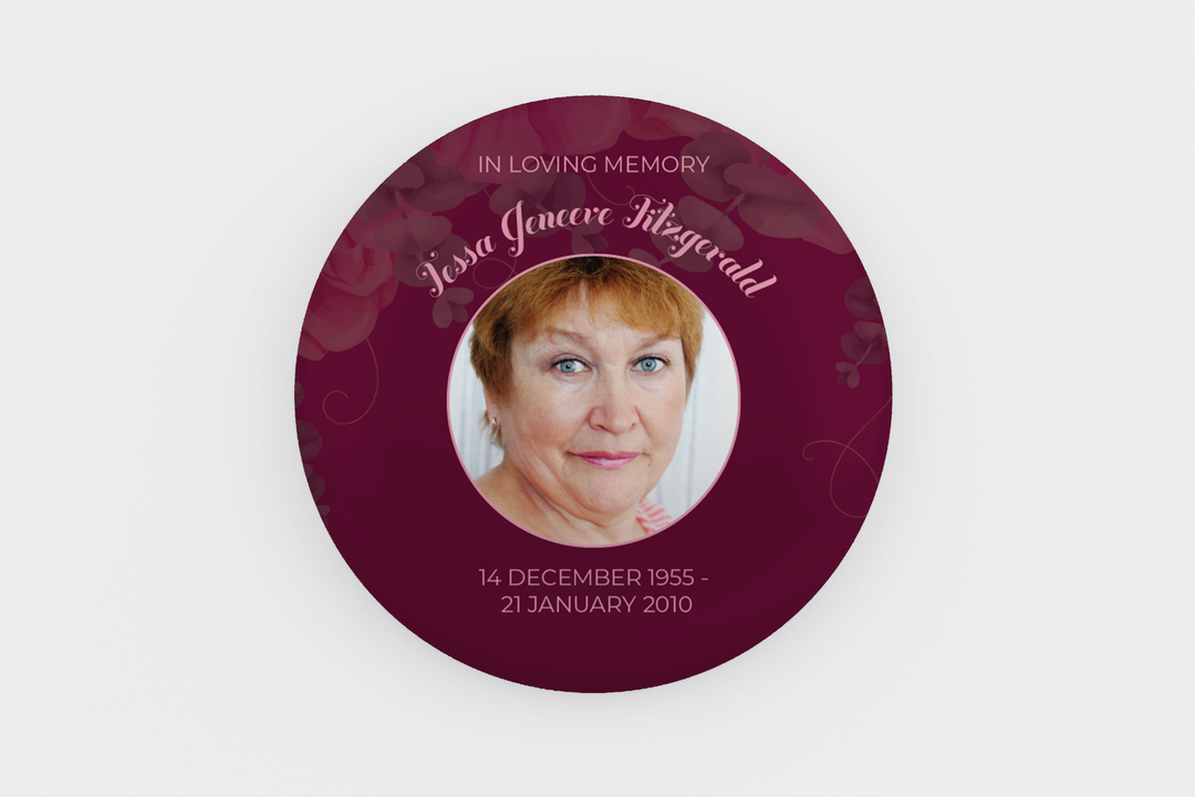 Modello digitale personalizzabile per spilla commemorativa o funebre per onorare l&